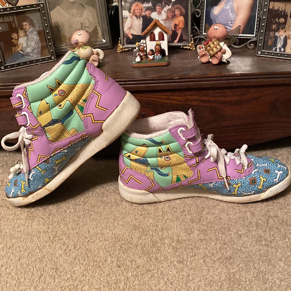 Vintage Reebok Dog Pattern - Picture 3 of 8
